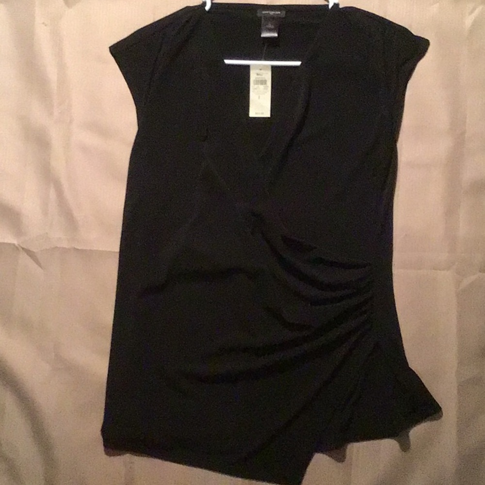 Sleeveless black top / shirt